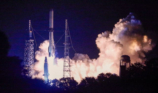 A Blue Origin New Glenn rocket lifts off on its inaugural launch at the Cape Canaveral Space Force Station in Cape Canaveral, Florida, U.S., January 16, 2025. REUTERS/Joe Skipper