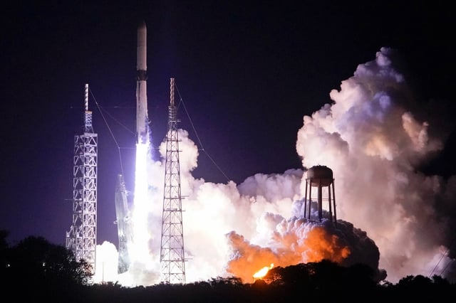 Blue Origin&#39;s New Glenn rocket lifts off from Launch Complex 36 at the Cape Canaveral Space Force Station, Thursday, Jan. 16, 2025, in Cape Canaveral, Fla. (AP Photo/John Raoux)