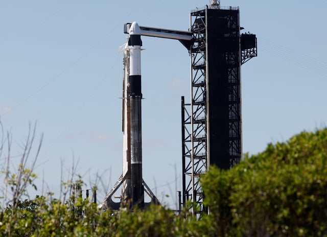 L’équipage décollera à bord d’une capsule Dragon de SpaceX transportée par la fusée Falcon 9.