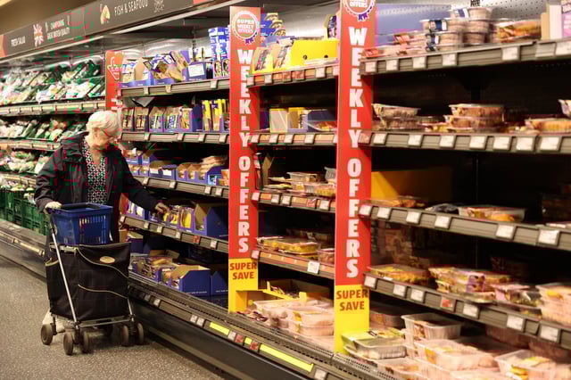 A customer shops in Aldi, in London, Britain, September 9, 2024. REUTERS/Mina Kim/File Photo
