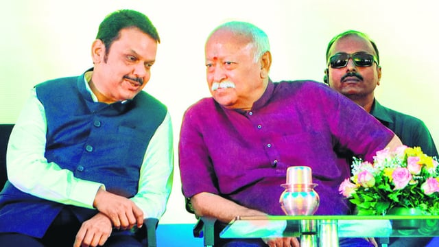 Nagpur: Maharashtra Chief Minister Devendra Fadnavis, left, and RSS chief Mohan Bhagwat during a book release event on ‘Vedic Mathematics’ organised by Bharti Krishna Vidya Vihar, in Nagpur, Maharashtra, Monday, March 31, 2025. (PTI Photo) (PTI03_31_2025_000214A) (PTI)
