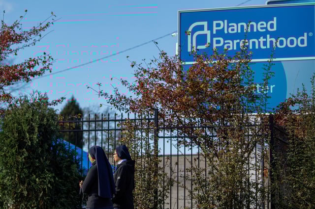 Nuns pray outside of a Planned Parenthood location in Columbus, Ohio, U.S., November 12, 2021 as the state considers restrictive abortion laws. REUTERS/Gaelen Morse/File Photo
