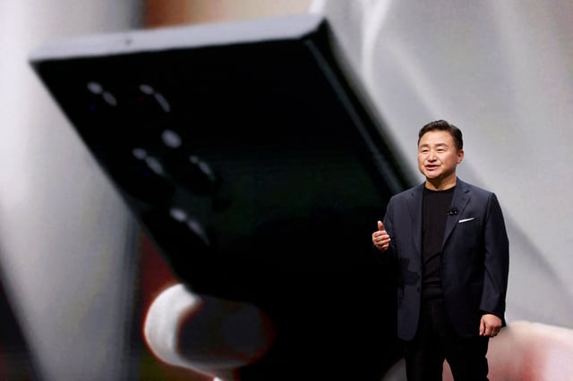 TM Roh, President and Head of Mobile eXperience Business at Samsung Electronics speaks during his keynote address as Samsung Electronics unveils its latest flagship smartphones in San Francisco, California, U.S. February 1, 2023. REUTERS/Peter DaSilva/File Photo