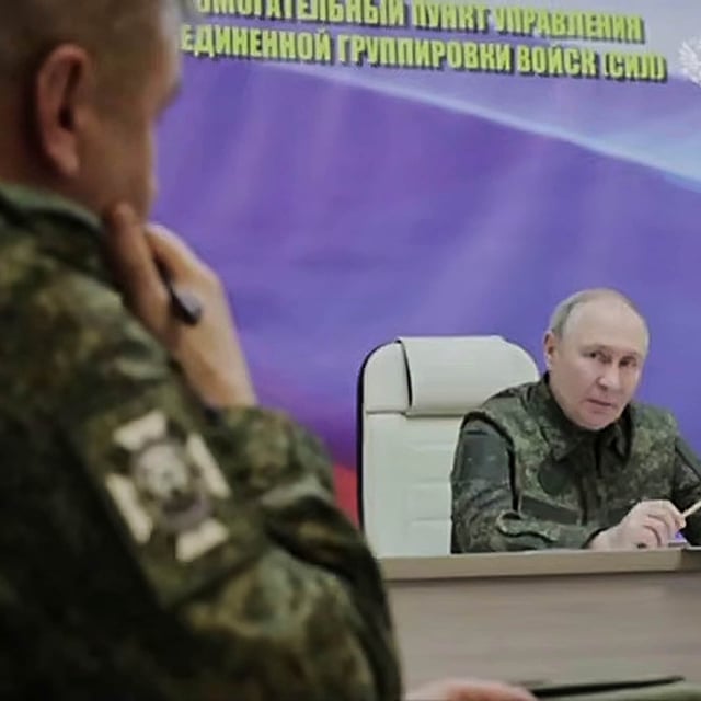 Bei Kursk sollen 430 ukrainische Soldaten gefangengenommen worden seien, berichtete Gerassimow. Putin sagte, dass Gefangene human behandelt werden sollten. Ausländische Söldner fielen aber nicht unter das Kriegsvölkerrecht. Weiter sagte er, dass auch ukrainische Soldaten in Kursk nach russischem Recht als Terroristen gelten. Strafverfahren seien eingeleitet worden. 