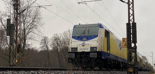 Auf der Bahnstrecke zwischen Hamburg und Hannover hat es bei Suderburg einen Oberleitungsschaden gegeben. Auch der Metronom war betroffen
