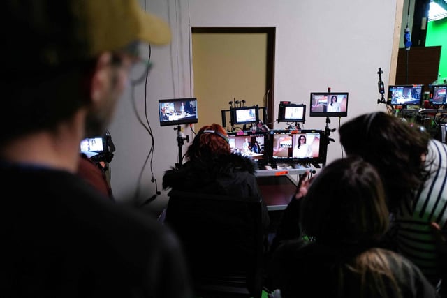 Lors d'un tournage d'un épisode d'une série télévisée quotidienne à succès produit par France Télévisions, à Vendargues (Hérault), le 10 février 2025.