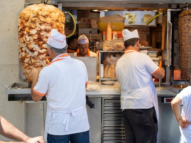 Der Mann arbeitete bis 2009 in einem Döner-Imbiss in der Schweiz. (Symbolbild)