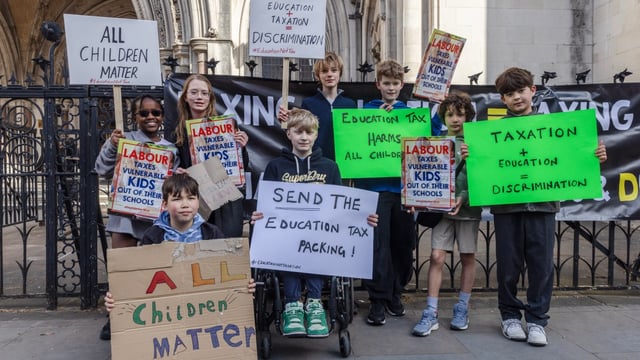 Children and parents from independent schools protested at the High Court on Tuesday