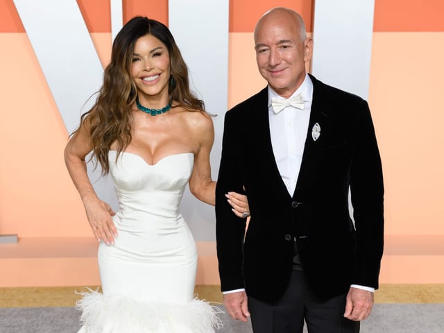 Lauren Sánchez and Jeff Bezos attend the 2025 Vanity Fair Oscar Party.