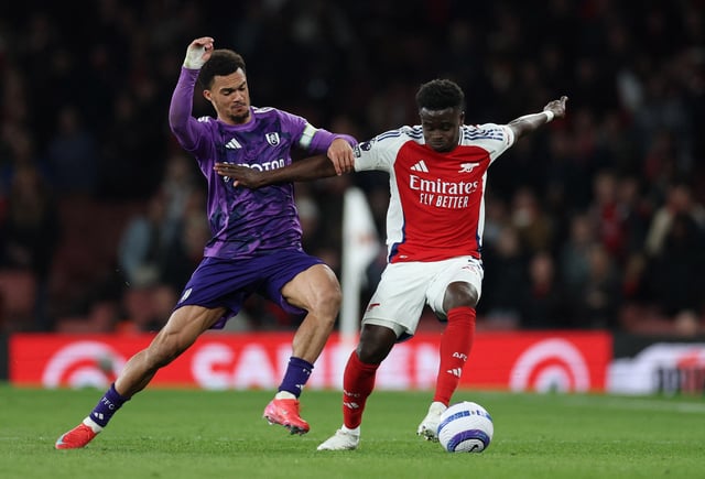 Soccer Football - Premier League - Arsenal v Fulham - Emirates Stadium, London, Britain - April 1, 2025 Fulham's Antonee Robinson in action with Arsenal's Bukayo Saka Action Images via Reuters/John Sibley EDITORIAL USE ONLY. NO USE WITH UNAUTHORIZED AUDIO, VIDEO, DATA, FIXTURE LISTS, CLUB/LEAGUE LOGOS OR 'LIVE' SERVICES. ONLINE IN-MATCH USE LIMITED TO 120 IMAGES, NO VIDEO EMULATION. NO USE IN BETTING, GAMES OR SINGLE CLUB/LEAGUE/PLAYER PUBLICATIONS. PLEASE CONTACT YOUR ACCOUNT REPRESENTATIVE FOR FURTHER DETAILS..