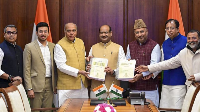  In this image posted by @ombirlakota via X on Jan. 30, 2025, Members of the Joint Parliamentary Committee on Waqf Amendment Bill headed by its Chairman Jagdambika Pal during the submission of its report to Lok Sabha Speaker Om Birla, at the Parliament House, in New Delhi. (@ombirlakota on X via PTI Photo) (PTI01_30_2025_000104B)