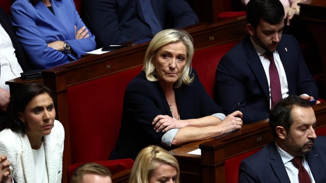 Marine Le Pen lors de la séance à l’Assemblée nationale des questions au gouvernement, ce mardi 1er avril au lendemain de sa condamnation.