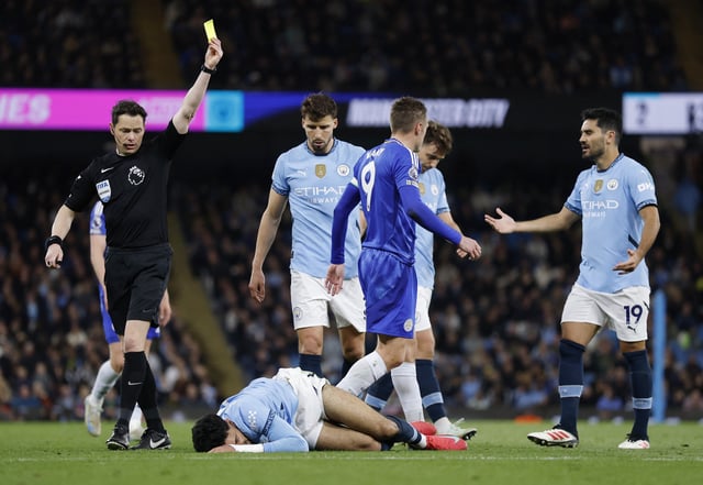 Soccer Football - Premier League - Manchester City v Leicester City - Etihad Stadium, Manchester, Britain - April 2, 2025 Leicester City's Jamie Vardy is shown a yellow card by referee Darren England Action Images via Reuters/Jason Cairnduff EDITORIAL USE ONLY. NO USE WITH UNAUTHORIZED AUDIO, VIDEO, DATA, FIXTURE LISTS, CLUB/LEAGUE LOGOS OR 'LIVE' SERVICES. ONLINE IN-MATCH USE LIMITED TO 120 IMAGES, NO VIDEO EMULATION. NO USE IN BETTING, GAMES OR SINGLE CLUB/LEAGUE/PLAYER PUBLICATIONS. PLEASE CONTACT YOUR ACCOUNT REPRESENTATIVE FOR FURTHER DETAILS..