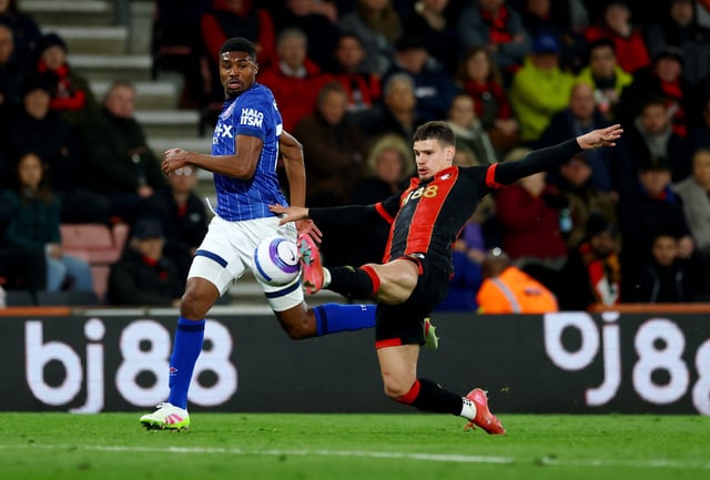 Soccer Football - Premier League - AFC Bournemouth v Ipswich Town - Vitality Stadium, Bournemouth, Britain - April 2, 2025 Ipswich Town's Ben Johnson in action with AFC Bournemouth's Milos Kerkez Action Images via Reuters/Matthew Childs EDITORIAL USE ONLY. NO USE WITH UNAUTHORIZED AUDIO, VIDEO, DATA, FIXTURE LISTS, CLUB/LEAGUE LOGOS OR 'LIVE' SERVICES. ONLINE IN-MATCH USE LIMITED TO 120 IMAGES, NO VIDEO EMULATION. NO USE IN BETTING, GAMES OR SINGLE CLUB/LEAGUE/PLAYER PUBLICATIONS. PLEASE CONTACT YOUR ACCOUNT REPRESENTATIVE FOR FURTHER DETAILS..