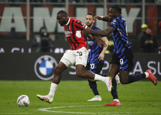 Soccer Football - Coppa Italia - Semi Final - First Leg - AC Milan v Inter Milan - San Siro, Milan, Italy - April 2, 2025 AC Milan's Youssouf Fofana in action with Inter Milan's Marcus Thuram and Inter Milan's Hakan Calhanoglu REUTERS/Alessandro Garofalo