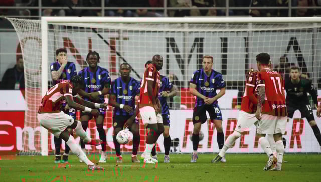 Soccer Football - Coppa Italia - Semi Final - First Leg - AC Milan v Inter Milan - San Siro, Milan, Italy - April 2, 2025 AC Milan's Tammy Abraham shoots at goal from a free kick REUTERS/Alessandro Garofalo
