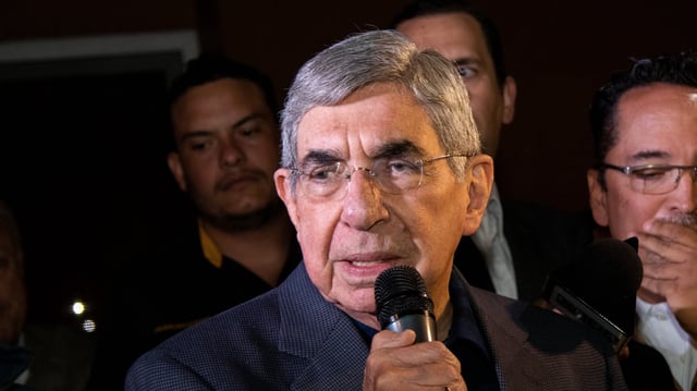 SAN JOSE, COSTA RICA – JANUARY 23: Former President of Costa Rica and Noble Prize Winner Oscar Arias speaks during a demonstration in support of Venezuela opposition leader Juan Guaidó as interim president on January 23 in San José, Costa Rica.