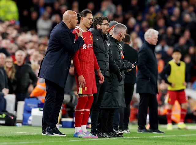 Soccer Football - Premier League - Liverpool v Everton - Anfield, Liverpool, Britain - April 2, 2025 Liverpool's Darwin Nunez with manager Arne Slot