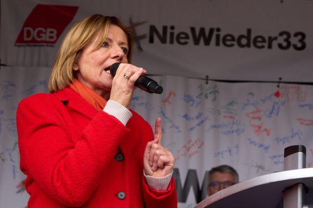 Sieg vor dem Verfassungsgerichtshof: Die damalige Ministerpräsidentin von Rheinland-Pfalz, Malu Dreyer (SPD), im Februar 2024 bei einer Kundgebung gegen rechts. (SPD)