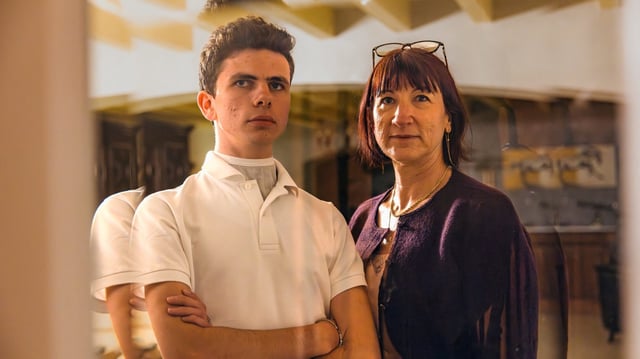 Sabine Grataloup et son fils, Théo, né avec de graves malformations du larynx, de l’œsophage et du système respiratoire.