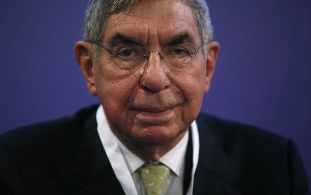 FILE - Nobel Peace Prize laureate and two-time Costa Rican President Oscar Arias looks at the media during the opening ceremony of the XV World Summit of Nobel Peace Laureates at the University in Barcelona, Spain, Nov. 13, 2015. (AP Photo/Manu Fernandez, File)