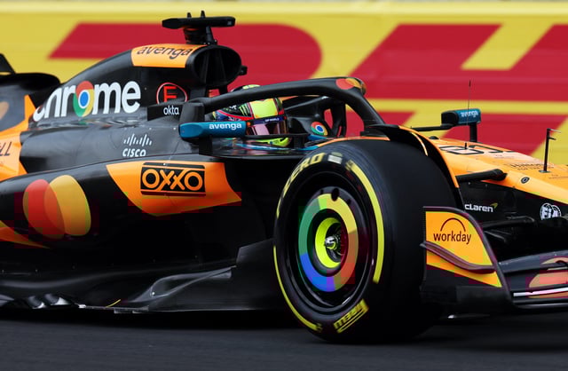 Formula One F1 - Chinese Grand Prix - Shanghai International Circuit, Shanghai, China - March 23, 2025 McLaren's Oscar Piastri in action during the race REUTERS/Go Nakamura
