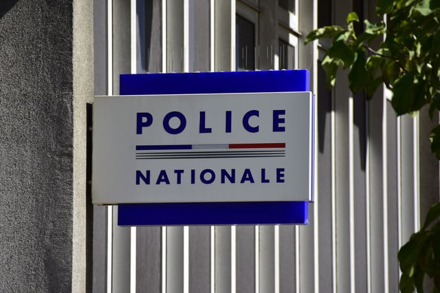 Dans le Val-de-Marne, un enseignant est roué de coups par son élève de 6e