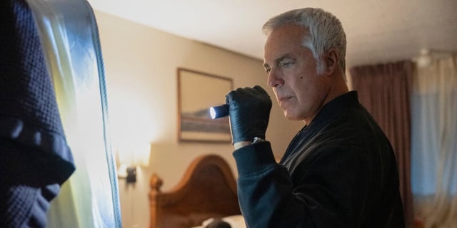 Titus Welliver holding a flashlight