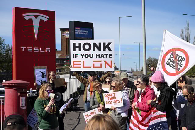 Protesters opposing billionaire Elon Musk gather outside a Tesla dealership in Acton, London, Britain, March 29, 2025.  REUTERS/Jaimi Joy/File Photo