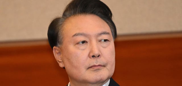 Der suspendierte südkoreanische Präsident Yoon Suk Yeol nimmt an einer Anhörung zu seinem Amtsenthebungsverfahren im Verfassungsgericht teil