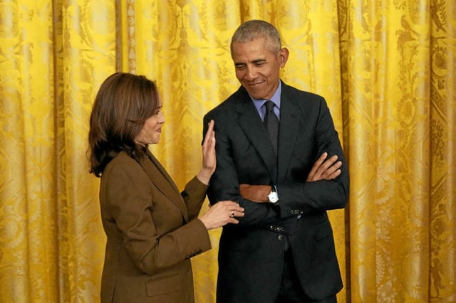 Kamala Harris et l'ancien président des États-Unis Barack Obama, le mardi 5 avril 2022. 
