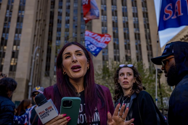Laura Loomer entretient une proximité affichée avec le président américain.