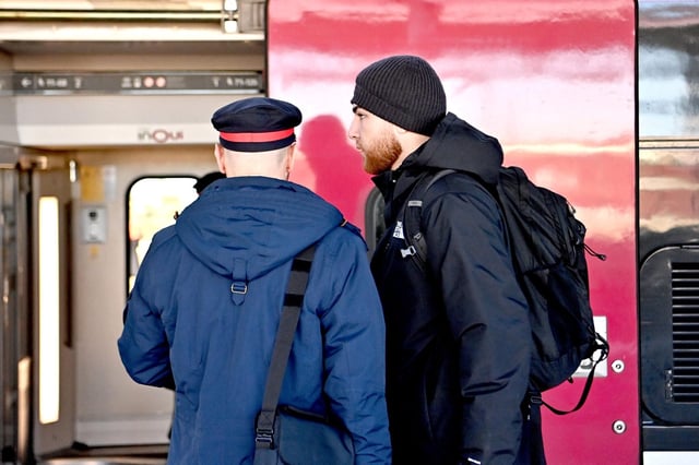 Les contrôleurs avaient déjà mené deux grèves massivement suivies dans le passé, à Noël 2022 et pendant les vacances d’hiver 2024, provoquant de nombreuses annulations de trains en plein week-end de départ.