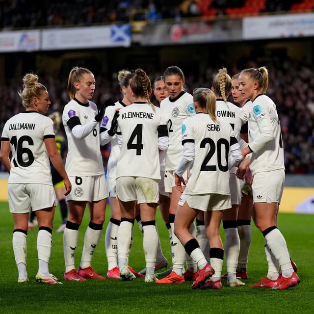Die DFB-Frauen jubeln in Dundee gegen Schottland