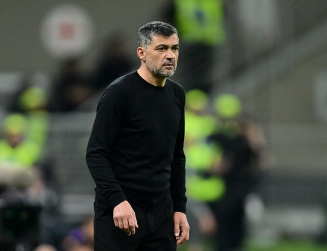 Soccer Football - Serie A - AC Milan v Fiorentina - San Siro, Milan, Italy - April 5, 2025 AC Milan coach Sergio Conceicao REUTERS/Daniele Mascolo
