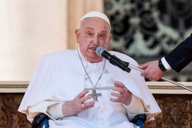 Pope Francis speaks as he appears for the first time since his return to the Vatican, in Saint Peter square, at the Vatican, April 6, 2025. REUTERS/Remo Casilli