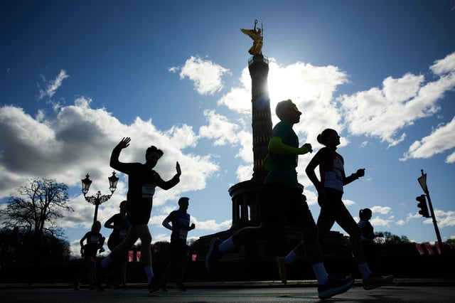 Etwa 41.000 Läufer und Läuferinnen starteten beim Berlin Halbmarathon
