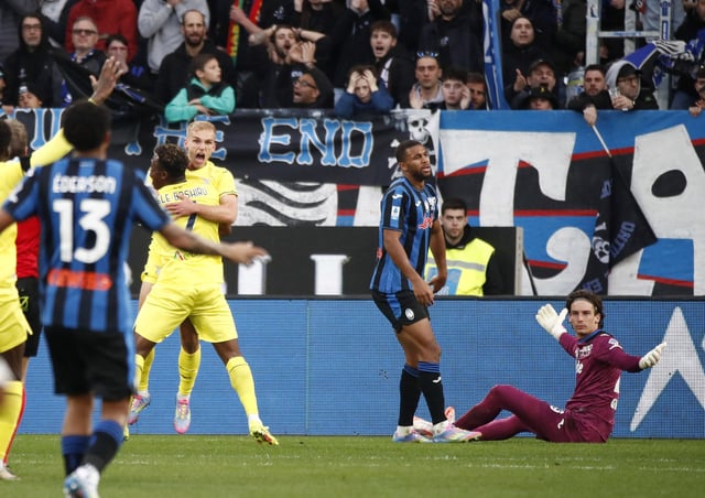 Soccer Football - Serie A - Atalanta v Lazio - Gewiss Stadium, Bergamo, Italy - April 6, 2025 Lazio's Gustav Isaksen celebrates scoring their first goal with Lazio's Fisayo Dele-Bashiru as Atalanta's Marco Carnesecchi and Atalanta's Isak Hien react REUTERS/Alessandro Garofalo