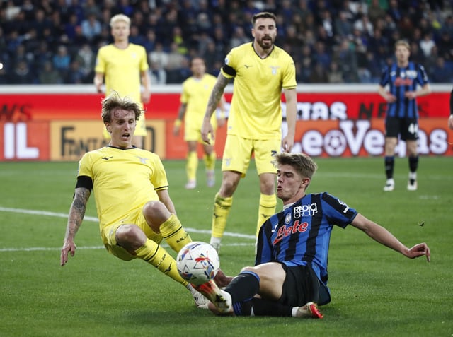 Soccer Football - Serie A - Atalanta v Lazio - Gewiss Stadium, Bergamo, Italy - April 6, 2025 Atalanta's Charles De Ketelaere in action with Lazio's Nicolo Rovella REUTERS/Alessandro Garofalo