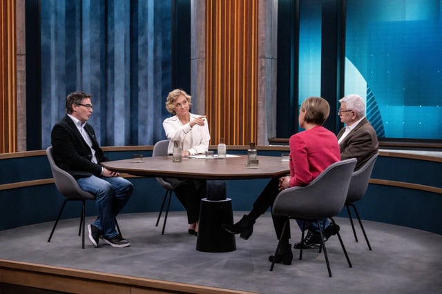 Journalist Hauke Friederichs, Caren Miosga, Sicherheitsexpertin Jana Puglierin und Joschka Fischer (Grüne)