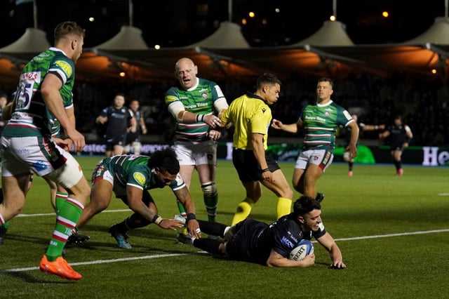 Adam Hastings scores for Glasgow Warriors against Leicester Tigers (Photo: PA)