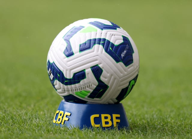 Soccer Football - Brasileiro Championship - Fluminense v RB Bragantino - Estadio Maracana, Rio de Janeiro, Brazil - April 6, 2025 General view of the match ball before the match REUTERS/Sergio Moraes