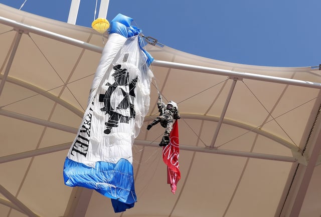 TOULOUSE, FRANCE - APRIL 06:  A parachutist, who became snagged on the roof of the stadium, as he was delivering the match ball prior to the Investec Champions Cup Round of 16 match between Stade Toulousain and Sale Sharks at Stadium de Toulouse on April 06, 2025 in Toulouse, France. (Photo by David Rogers/Getty Images)