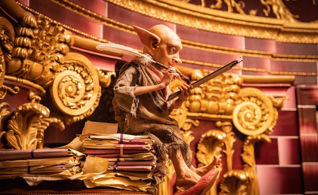 In the Ministry of Magic, guests see Dolores Umbridge’s former office and meet Higgledy the house-elf.