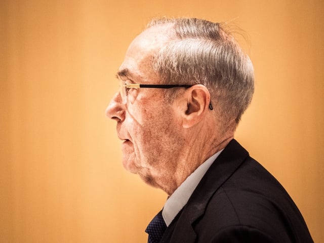 « Si vous suivez les réquisitions, vous condamnez Claude Guéant à une quasi-peine de mort déguisée puisqu’il sortira de prison à 87 ans sans logement », a plaidé son avocat.