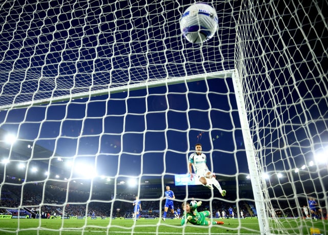 Soccer Football - Premier League - Leicester City v Newcastle United - King Power Stadium, Leicester, Britain - April 7, 2025  Newcastle United's Jacob Murphy scores their second goal past Leicester City's Mads Hermansen Action Images via Reuters/Andrew Boyers EDITORIAL USE ONLY. NO USE WITH UNAUTHORIZED AUDIO, VIDEO, DATA, FIXTURE LISTS, CLUB/LEAGUE LOGOS OR 'LIVE' SERVICES. ONLINE IN-MATCH USE LIMITED TO 120 IMAGES, NO VIDEO EMULATION. NO USE IN BETTING, GAMES OR SINGLE CLUB/LEAGUE/PLAYER PUBLICATIONS. PLEASE CONTACT YOUR ACCOUNT REPRESENTATIVE FOR FURTHER DETAILS..