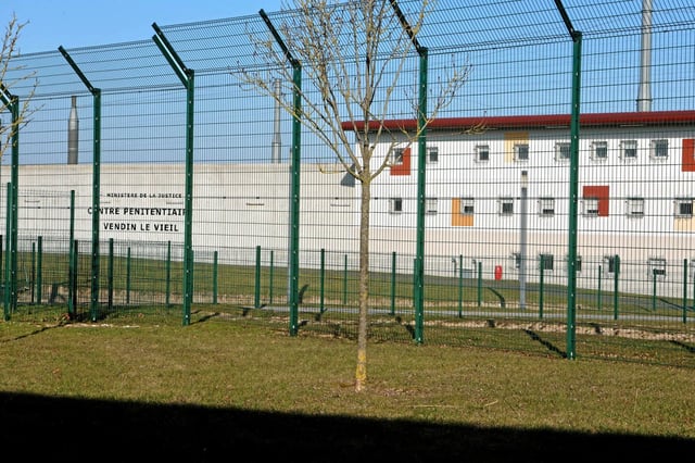 La prison de Vendin-le-Vieil (Pas-de-Calais) devrait être fonctionnelle pour accueillir les détenus les plus dangereux du crime organisé à partir de la fin juillet 2025.
