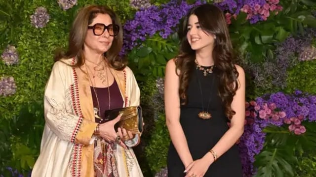 Dimple Kapadia with her granddaughter Naomika Saran. 