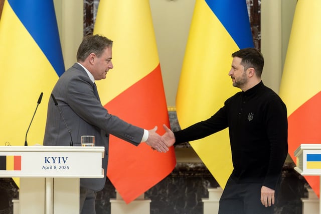 Ukrainian President Volodymyr Zelenskiy meets visiting Belgian Prime Minister Bart De Wever in Kyiv, Ukraine April 8, 2025.  REUTERS/Thomas Peter
