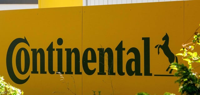 Das Continental Logo hängt an einer Wand nahe der Zentrale in Hannover
